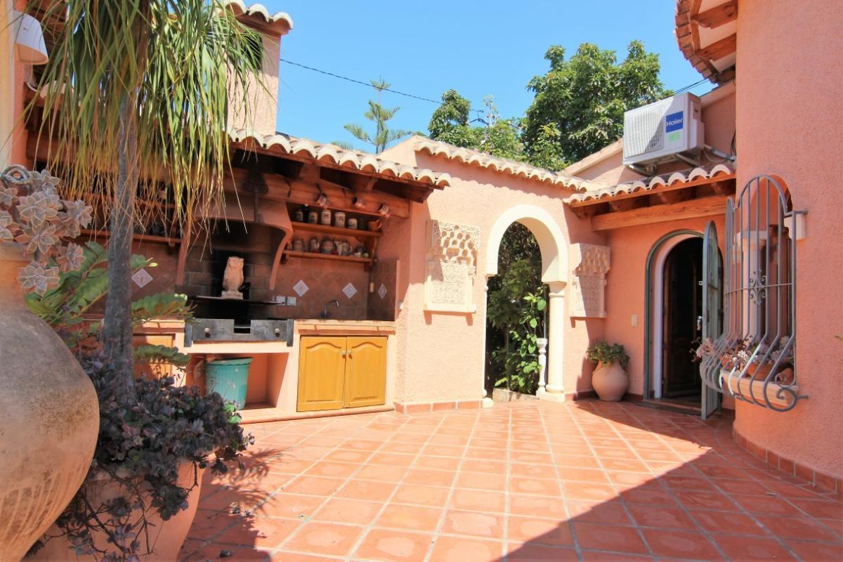 Villa in Benissa, Alicante, Spanien 8 Schlafzimmer, 392 m2 Nr. 80621
