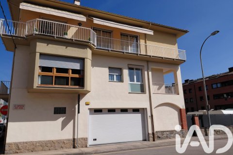 Huvila Olot, Girona, Espanja 522 m2 No. 172579