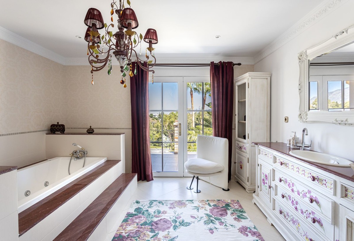 Villa in Benahavis, Malaga, Spanien 5 Schlafzimmer, 625 m2 Nr. 133960