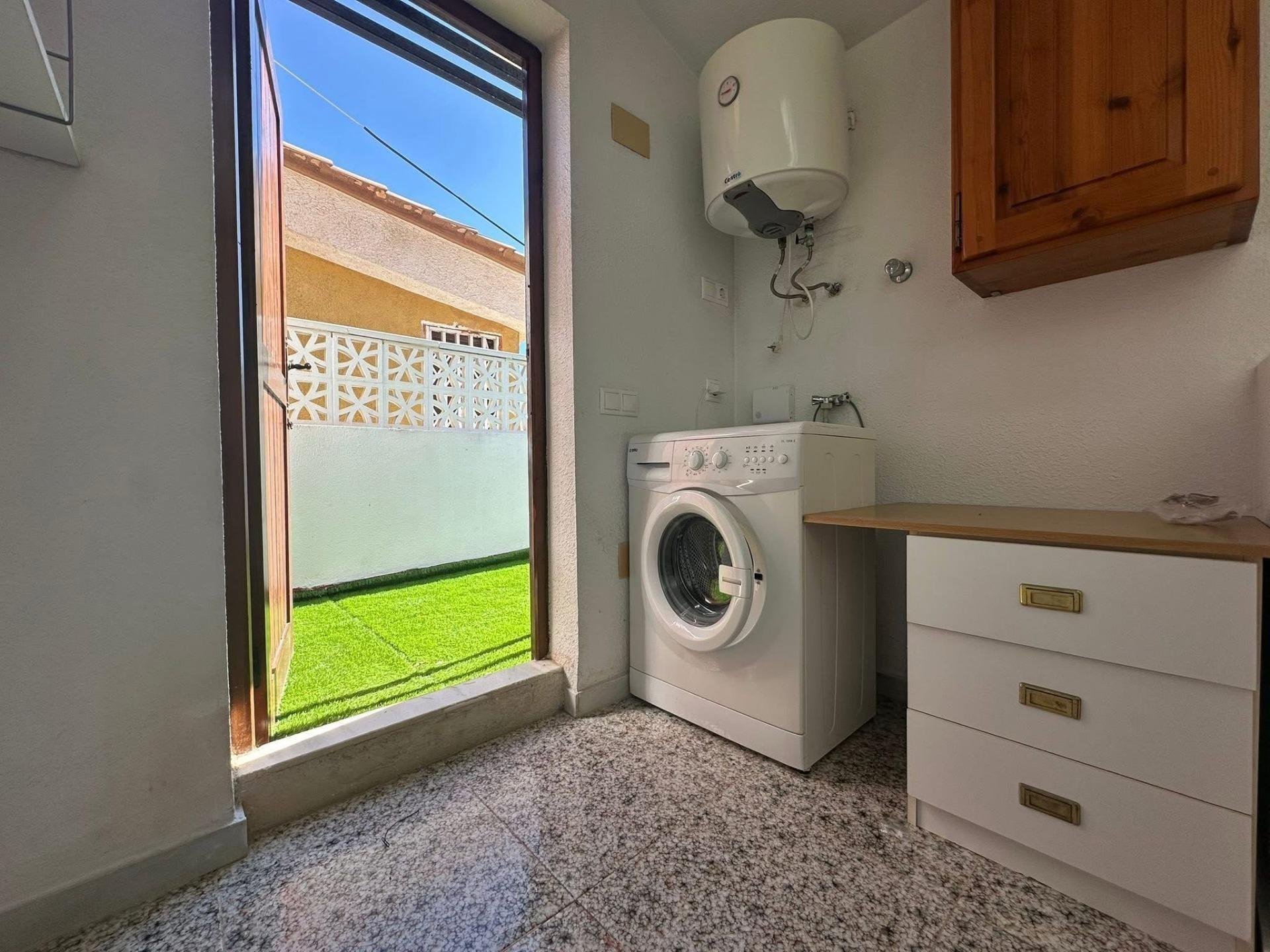Townhouse à Cabo Cervera-Playa la Mata, Alicante, Espagne 2 chambres, 75 m2 No. 189407
