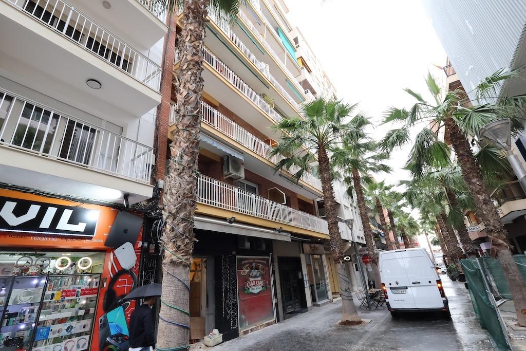 Apartment à Torrevieja, Alicante, Espagne 4 chambres, 123 m2 No. 189408