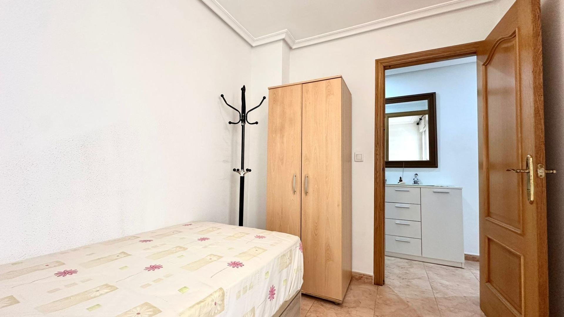 Apartment in Torrevieja, Alicante, Spain 2 bedrooms, 67 sq.m. No. 184347