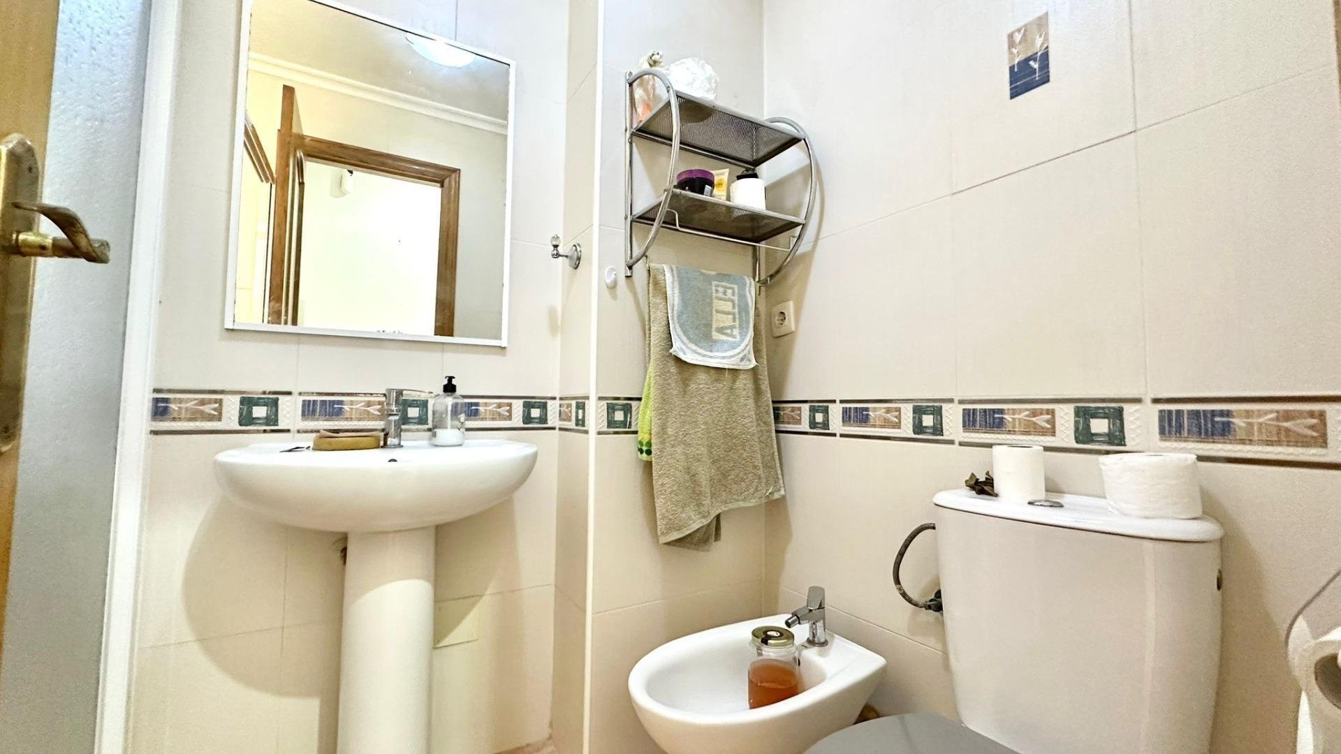Apartment in Torrevieja, Alicante, Spain 2 bedrooms, 67 sq.m. No. 184347