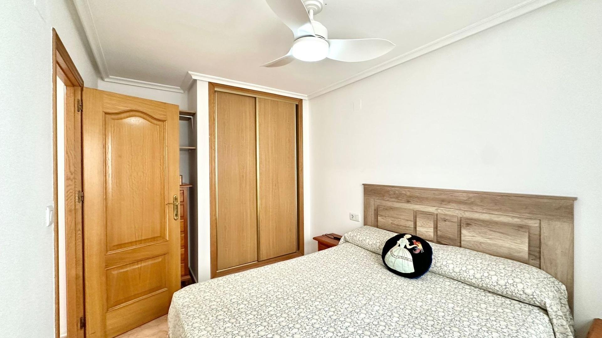 Apartment in Torrevieja, Alicante, Spain 2 bedrooms, 67 sq.m. No. 184347