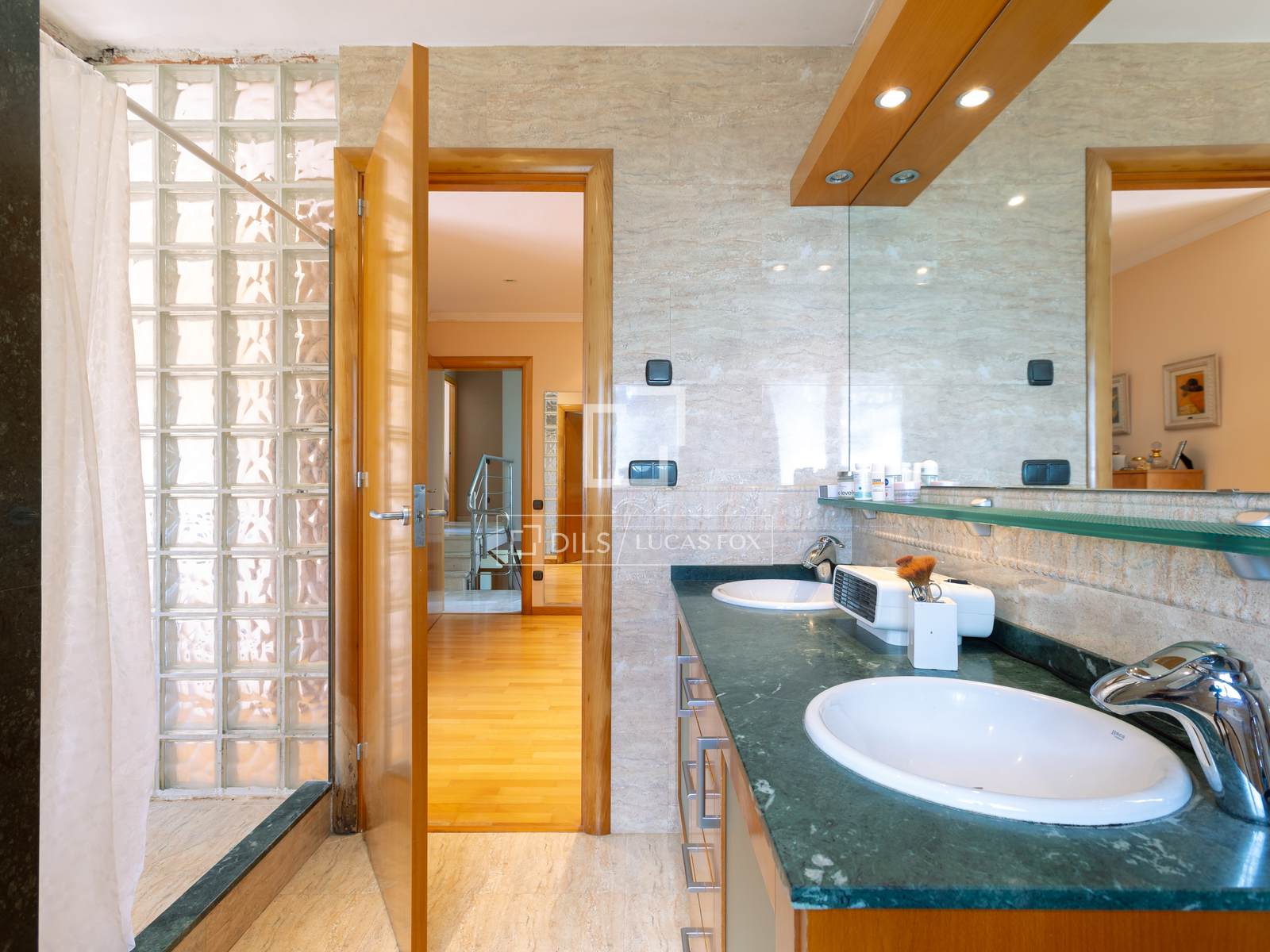 Villa Premia De Dalt, Barcelona, Spānijā 4 istabas, 290 m2 Nr. 164324