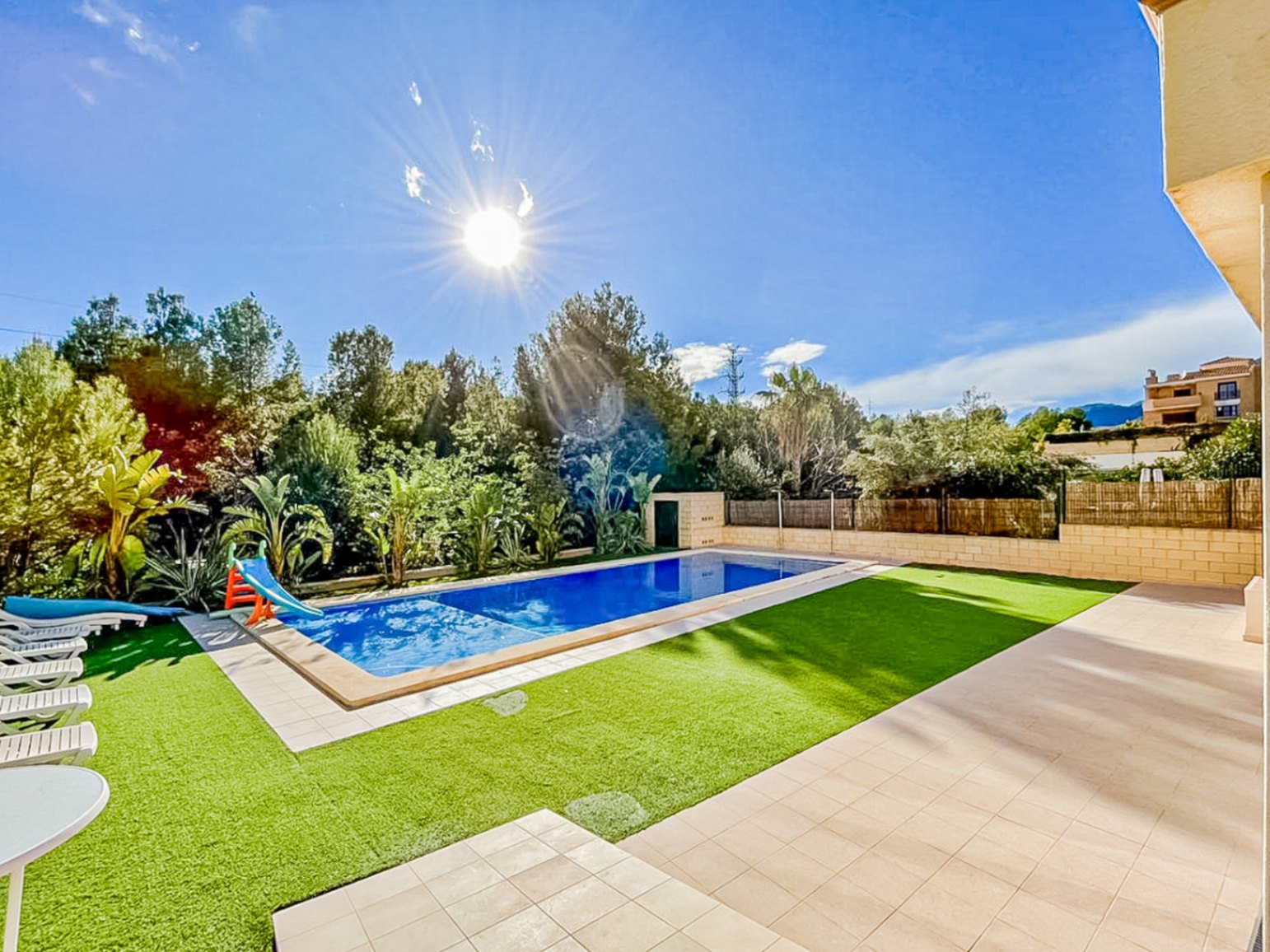 Villa i La Nucia, Alicante, Spanien 4 sovrum, 180 kvm. Nr. 196716