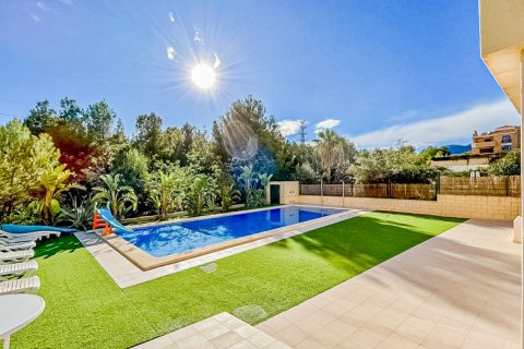 Villa a La Nucia, Alicante, Spagna 4 camere da letto, 180 mq. N° 196716