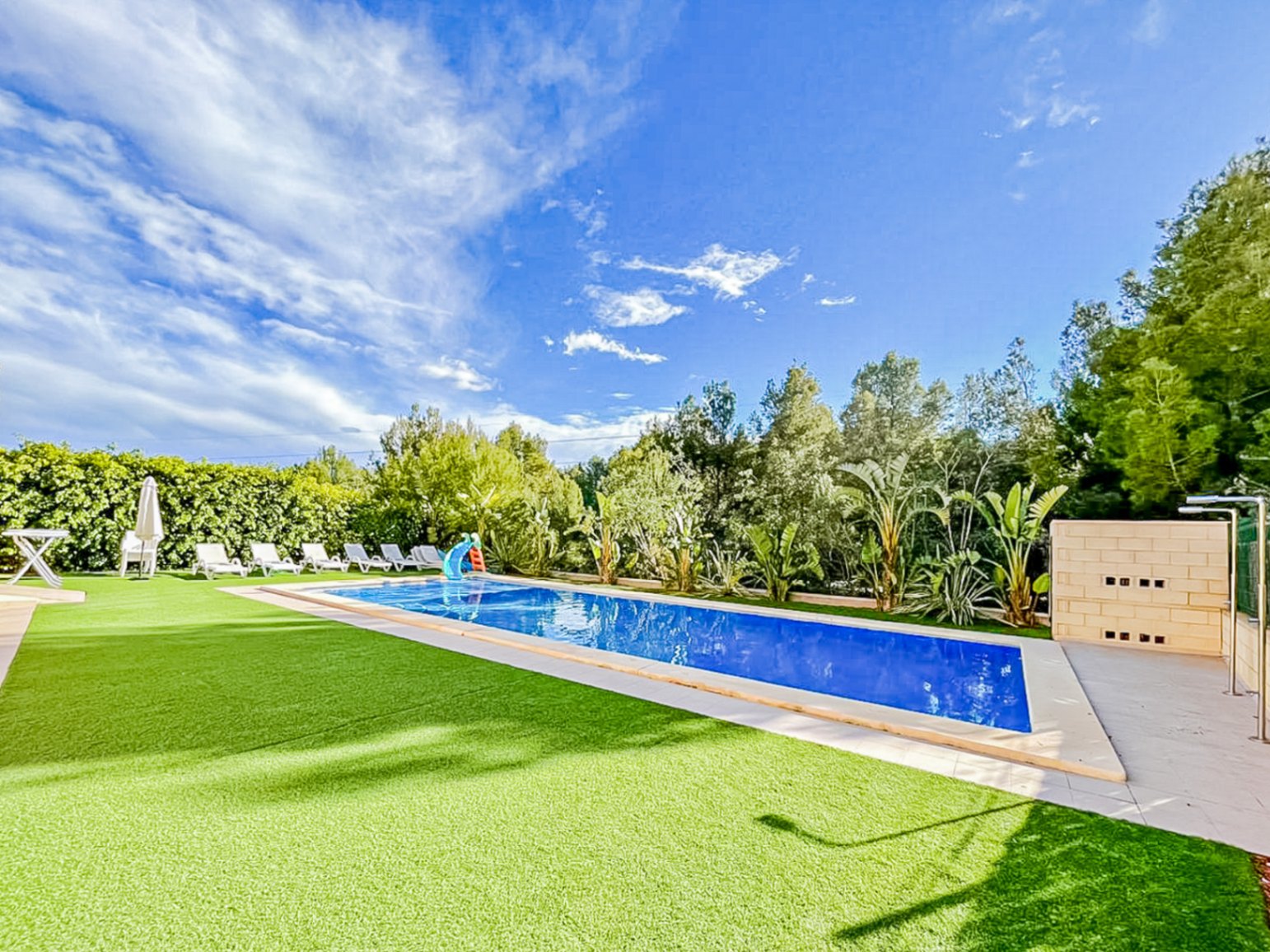 Villa i La Nucia, Alicante, Spanien 4 sovrum, 180 kvm. Nr. 196716