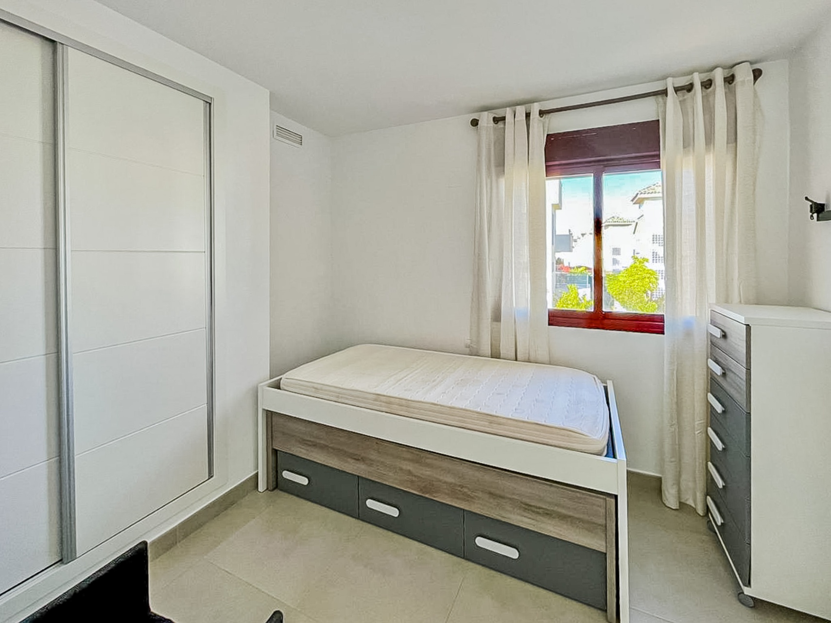 Villa i La Nucia, Alicante, Spanien 4 sovrum, 180 kvm. Nr. 196716