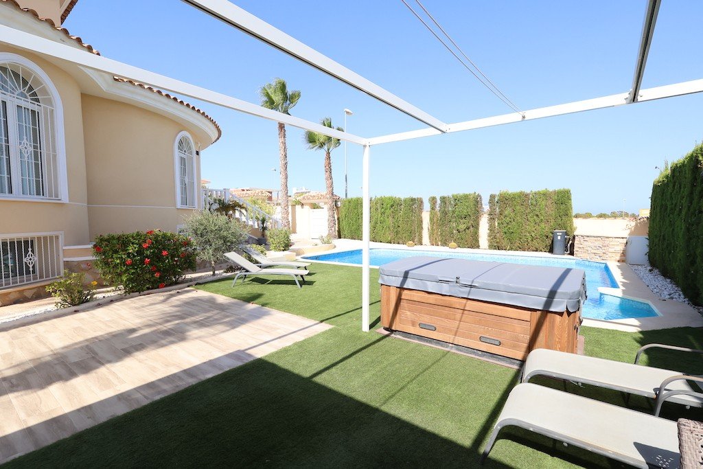 Villa i Ciudad Quesada, Alicante, Spanien 5 sovrum, 355 kvm. Nr. 145251