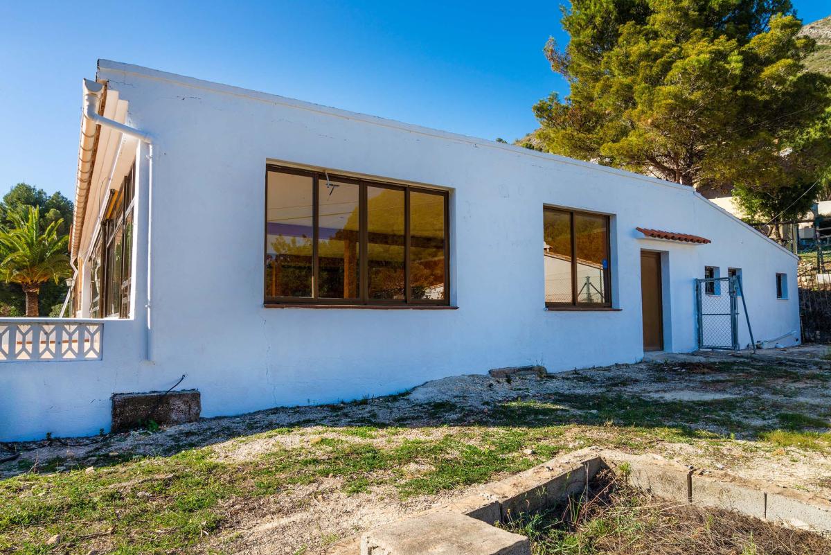 Commercial property in Alcalali, Alicante, Spain 376 sq.m. No. 80726