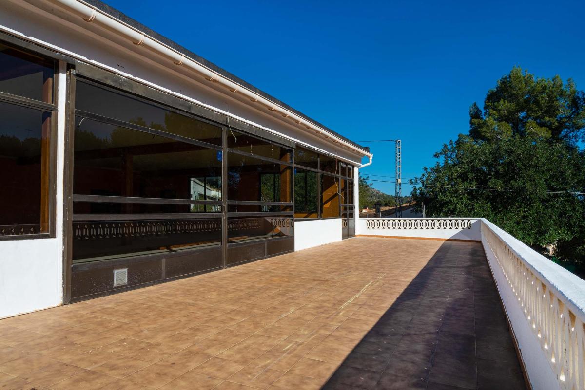 Commercial property in Alcalali, Alicante, Spain 376 sq.m. No. 80726