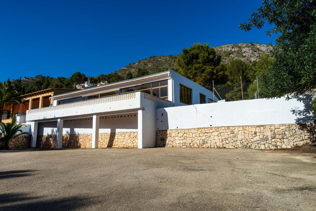 Commercial property in Alcalali, Alicante, Spain 376 sq.m. No. 80726