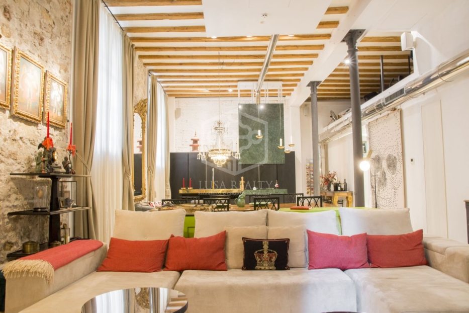 Huoneisto Barcelona, Espanja 3 makuuhuonetta, 224 m2 No. 78360