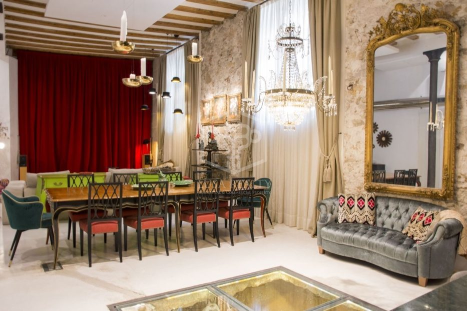 Huoneisto Barcelona, Espanja 3 makuuhuonetta, 224 m2 No. 78360