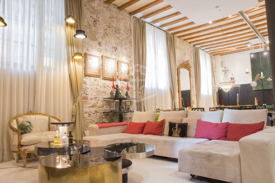 Huoneisto Barcelona, Espanja 3 makuuhuonetta, 224 m2 No. 78360