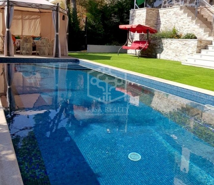 Villa i Calonge, Girona, Spanien 4 sovrum, 300 kvm. Nr. 78361