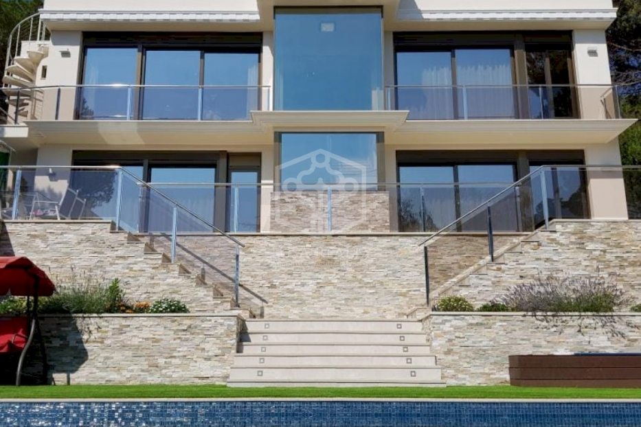 Villa i Calonge, Girona, Spanien 4 sovrum, 300 kvm. Nr. 78361