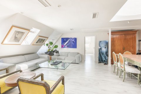 Apartment à Madrid, Espagne 2 chambres, 125 m2 No. 134728