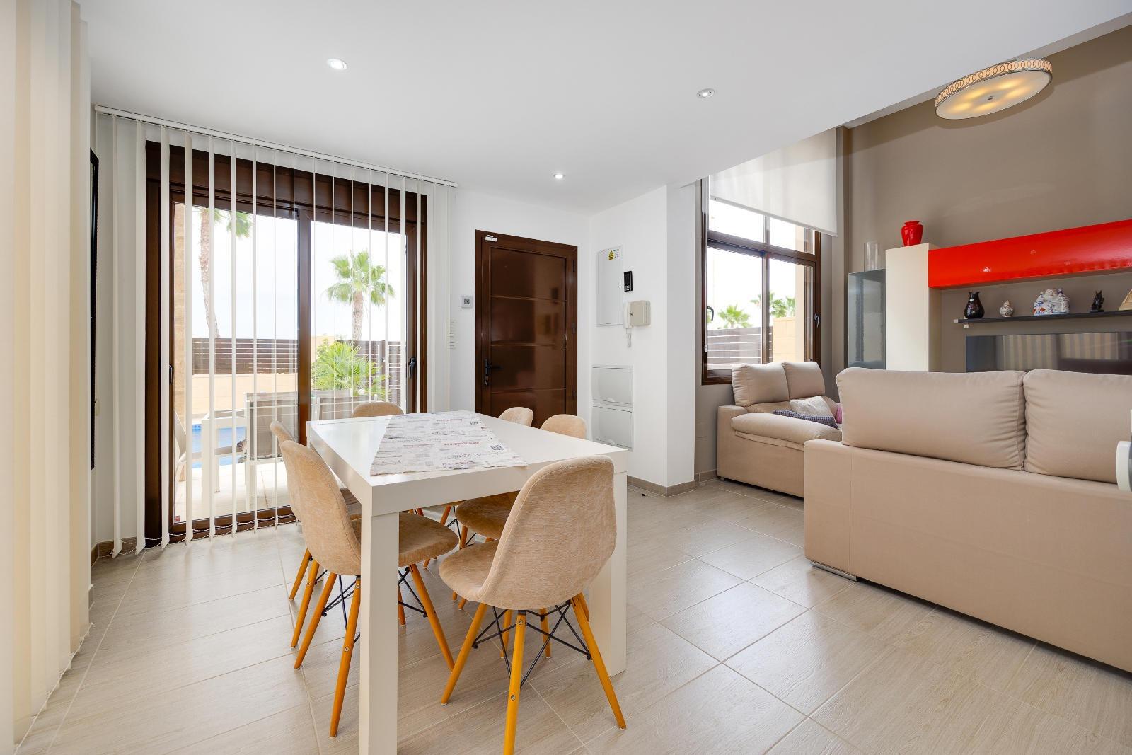 Villa i Alicante, Spanien 3 sovrum, 120 kvm. Nr. 196822
