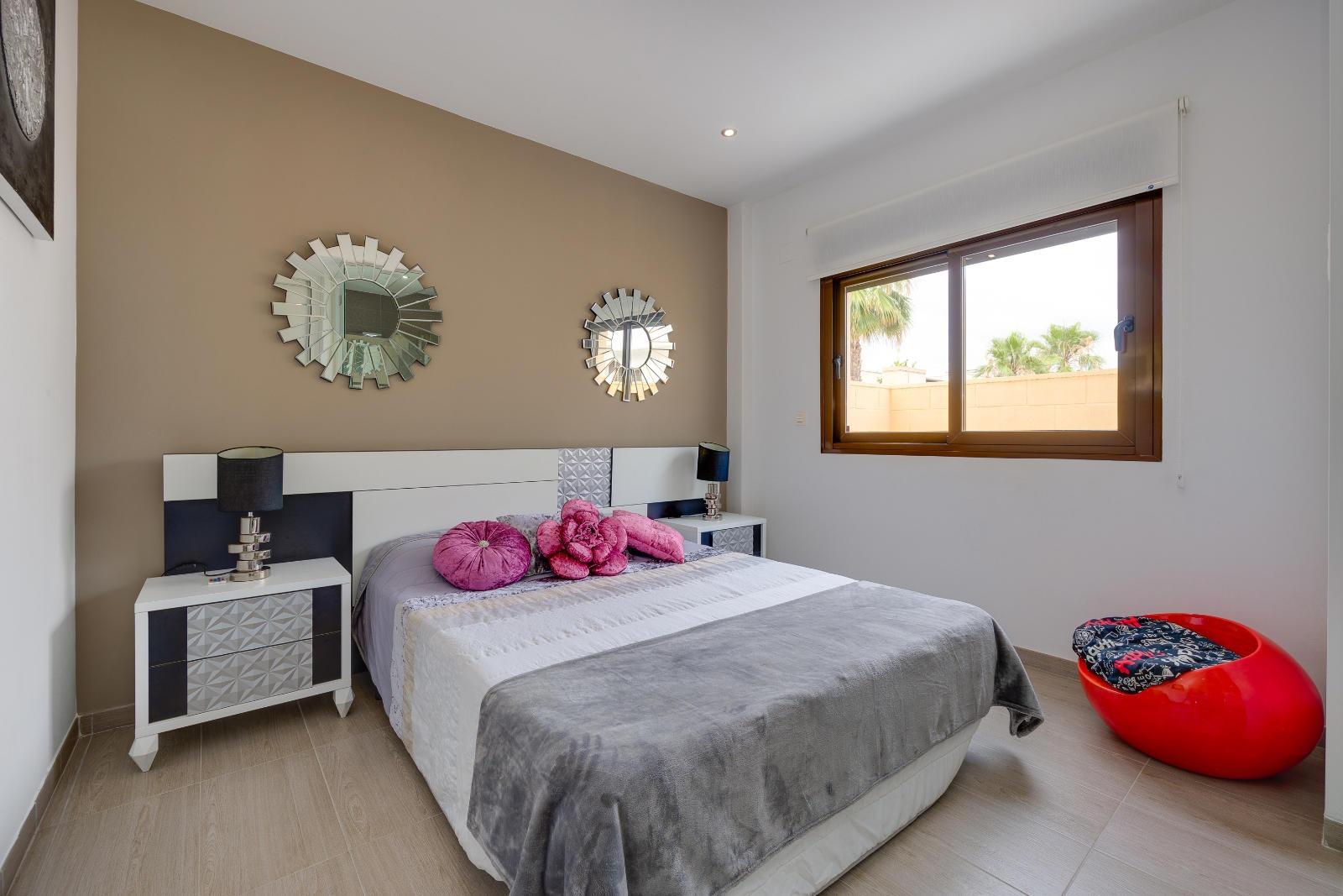 Villa i Alicante, Spanien 3 sovrum, 120 kvm. Nr. 196822