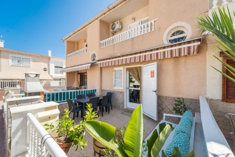 Casa adosada en Torrevieja, Alicante, España 4 dormitorios, 80 m2 No. 196820