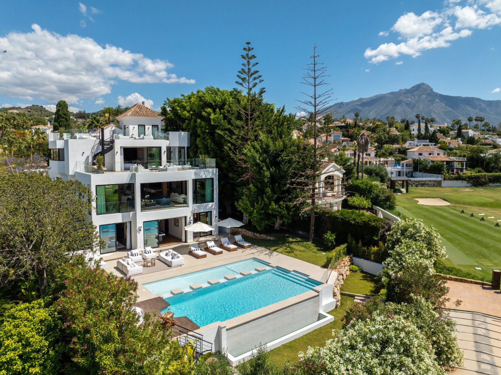 Villa in Marbella, Malaga, Spain 6 bedrooms, 789 sq.m. No. 136008