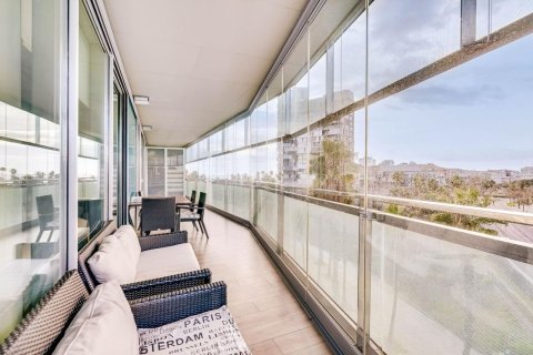 Lägenhet i Barcelona, Spanien 3 sovrum, 100 kvm. Nr. 177354