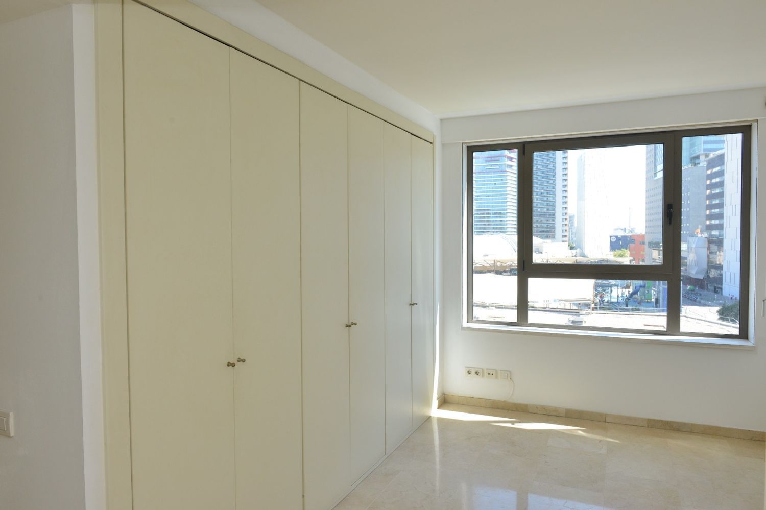 Apartment à Barcelona, Espagne 4 chambres, 141 m2 No. 177355