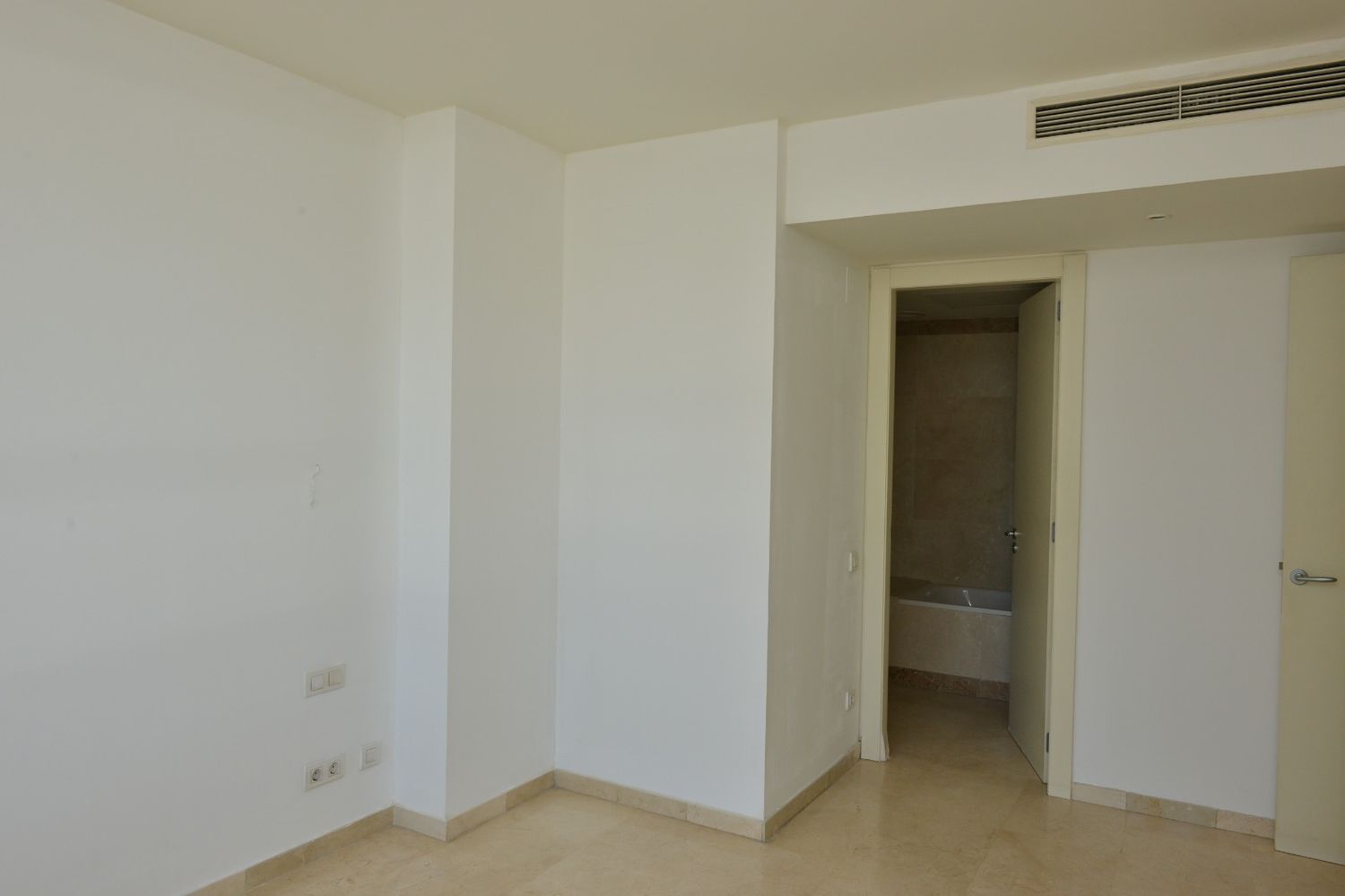 Apartment à Barcelona, Espagne 4 chambres, 141 m2 No. 177355