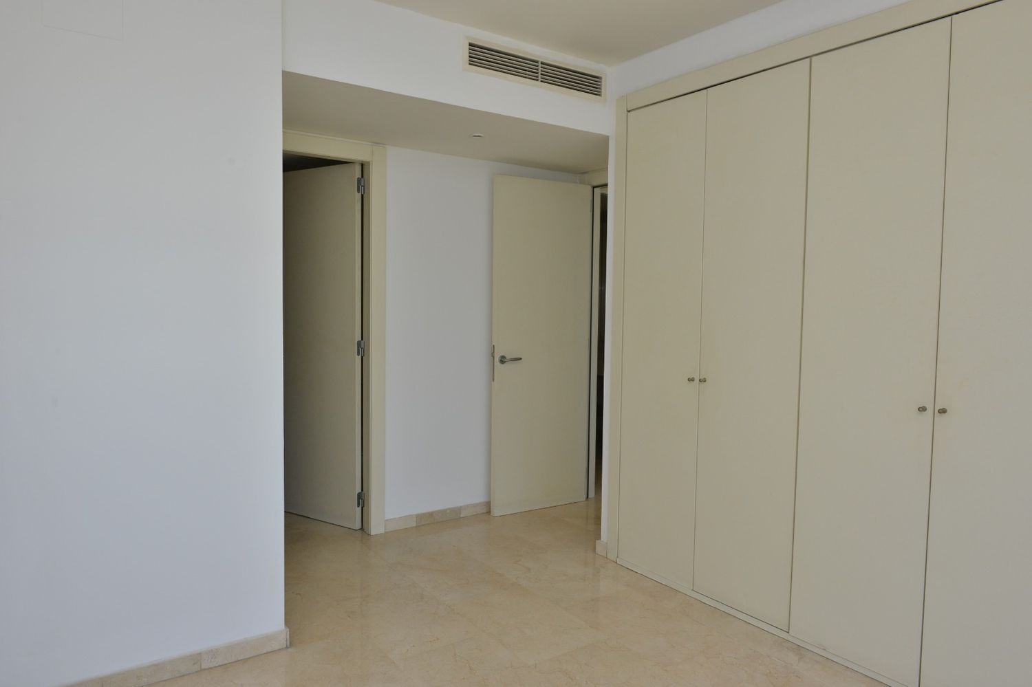 Apartment à Barcelona, Espagne 4 chambres, 141 m2 No. 177355
