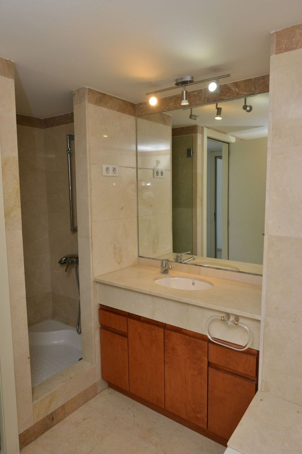 Apartment à Barcelona, Espagne 4 chambres, 141 m2 No. 177355