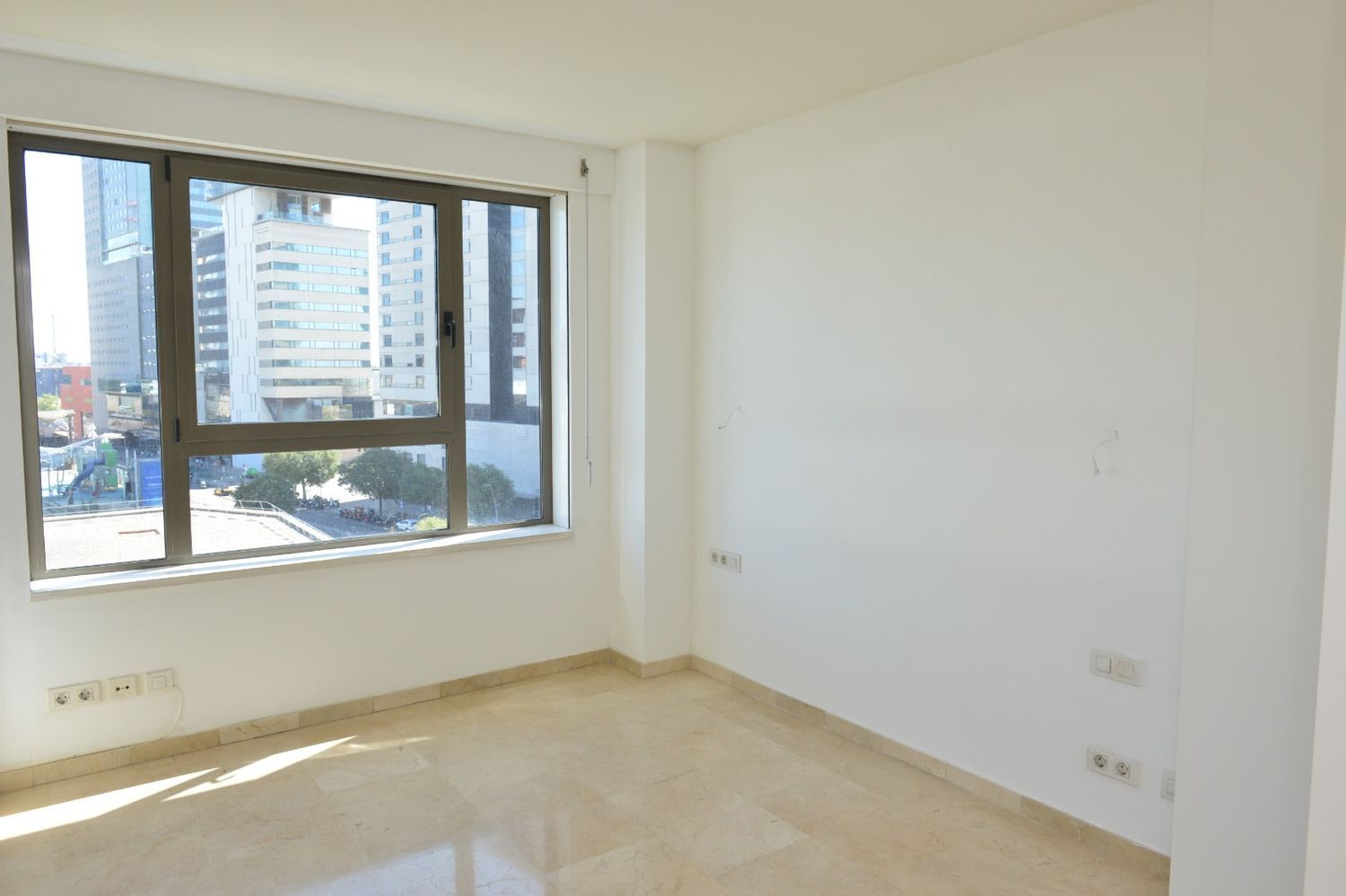 Apartment à Barcelona, Espagne 4 chambres, 141 m2 No. 177355