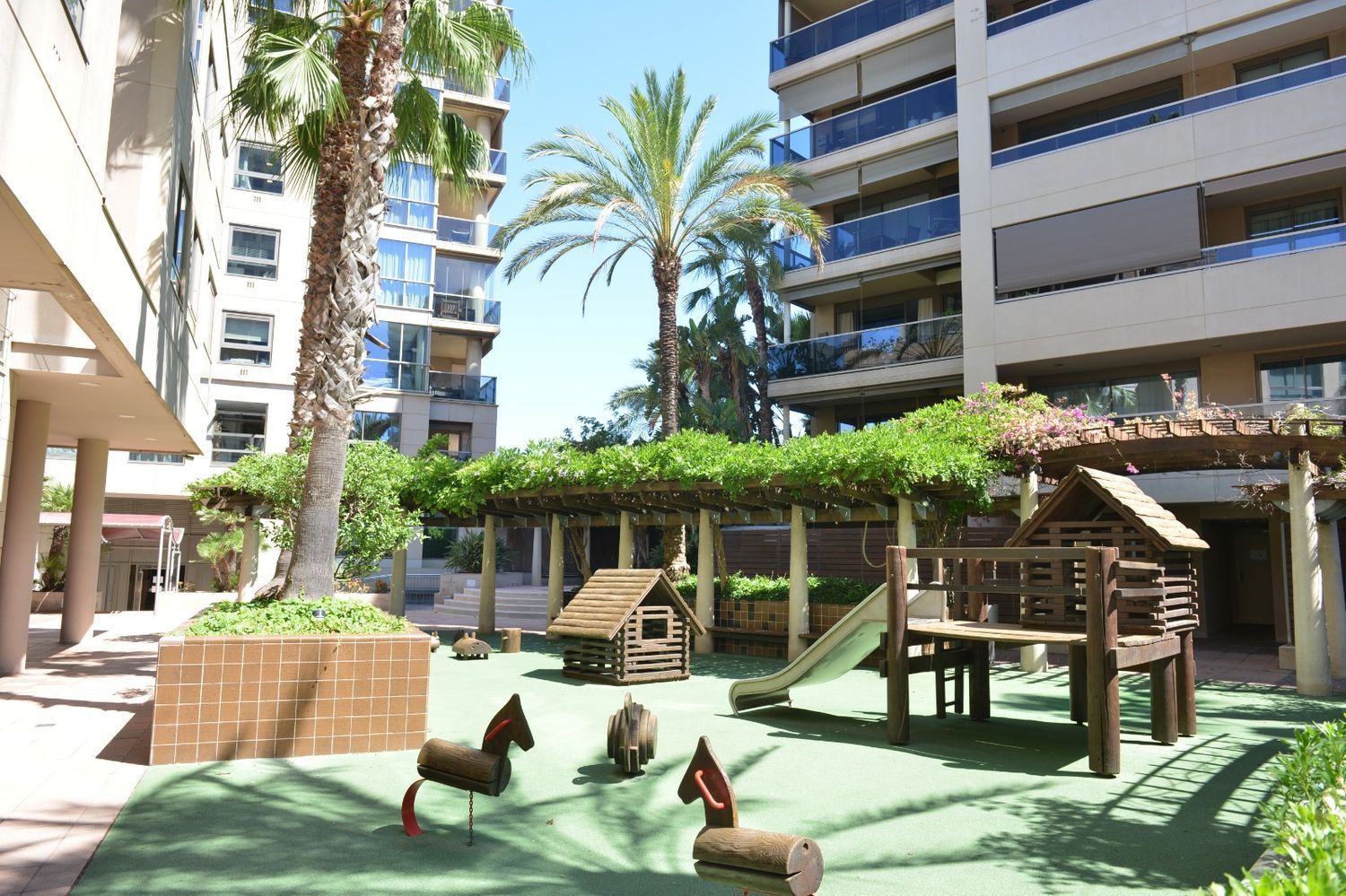 Apartment à Barcelona, Espagne 4 chambres, 141 m2 No. 177355