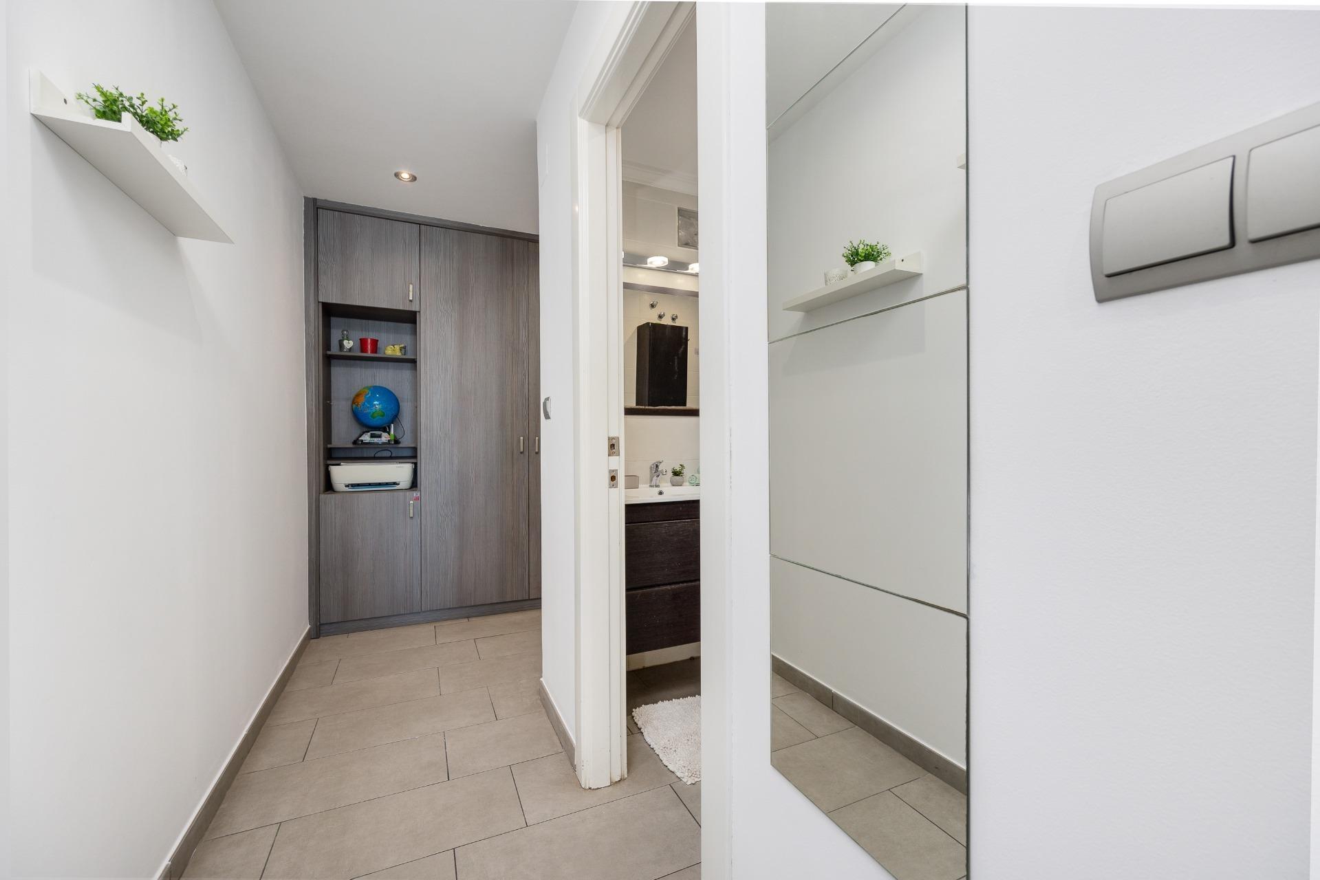 Apartamento en Torrevieja, Alicante, España 2 dormitorios, 64 m2 No. 184267