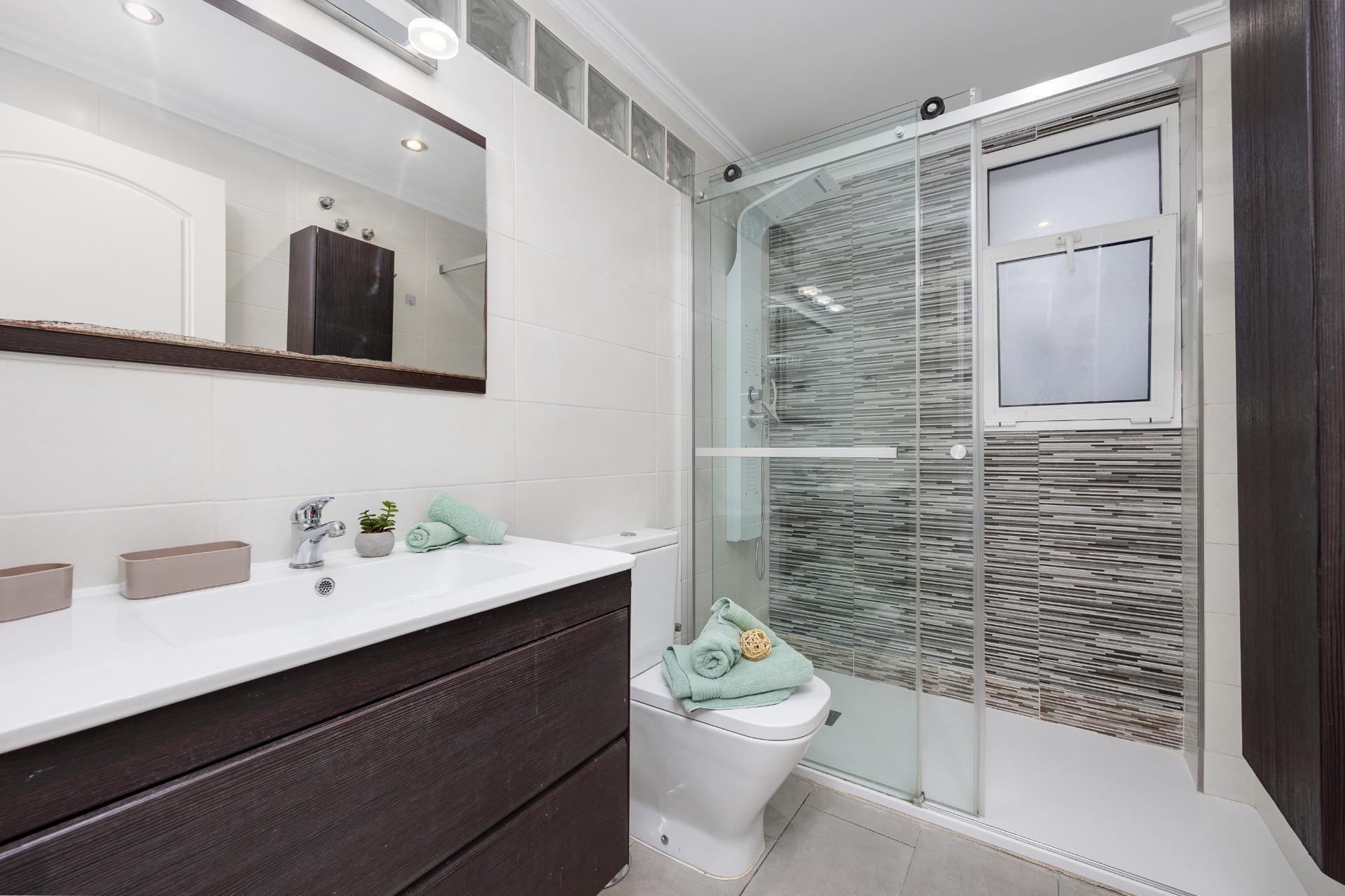 Apartamento en Torrevieja, Alicante, España 2 dormitorios, 64 m2 No. 184267