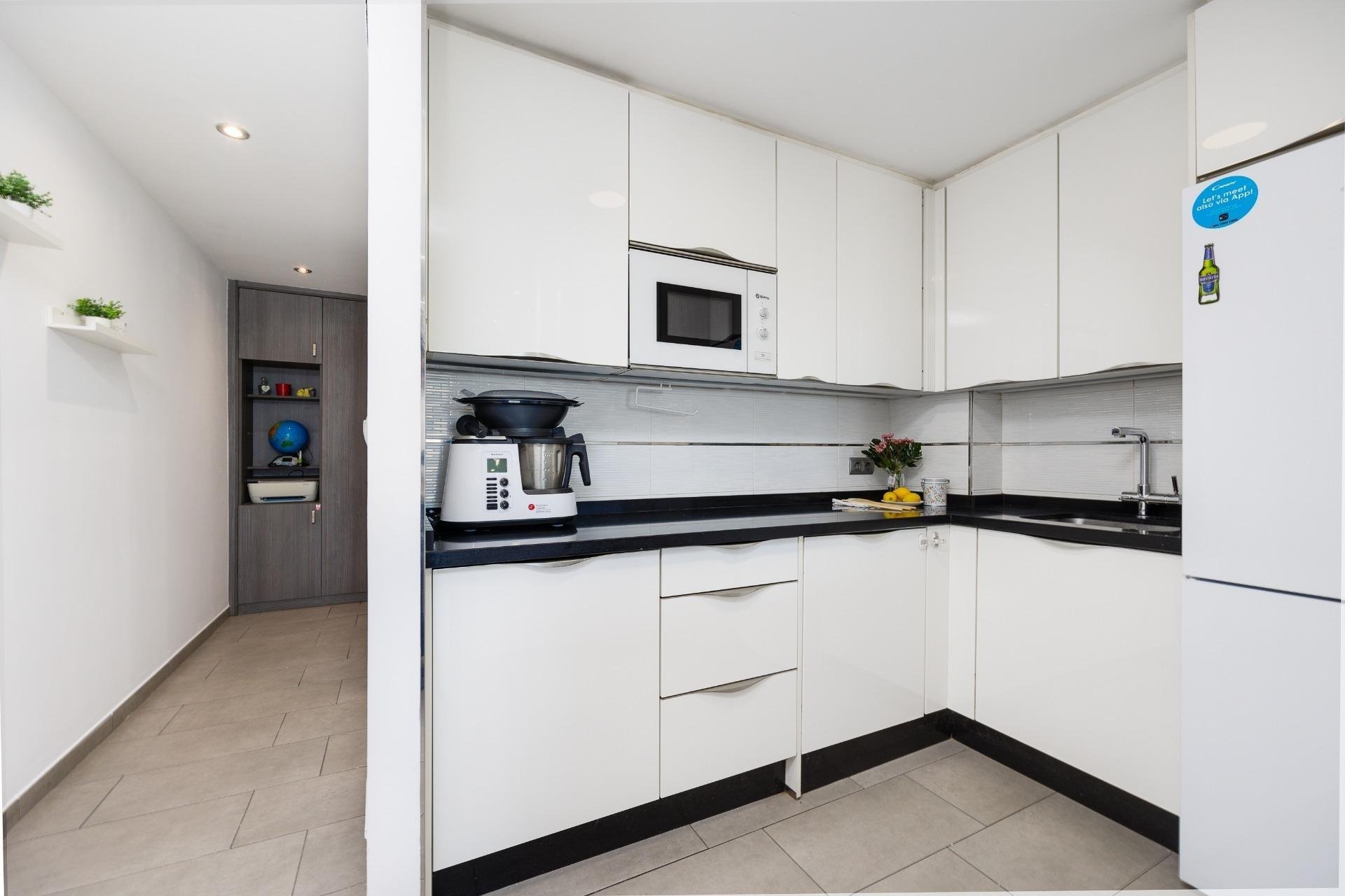 Apartamento en Torrevieja, Alicante, España 2 dormitorios, 64 m2 No. 184267