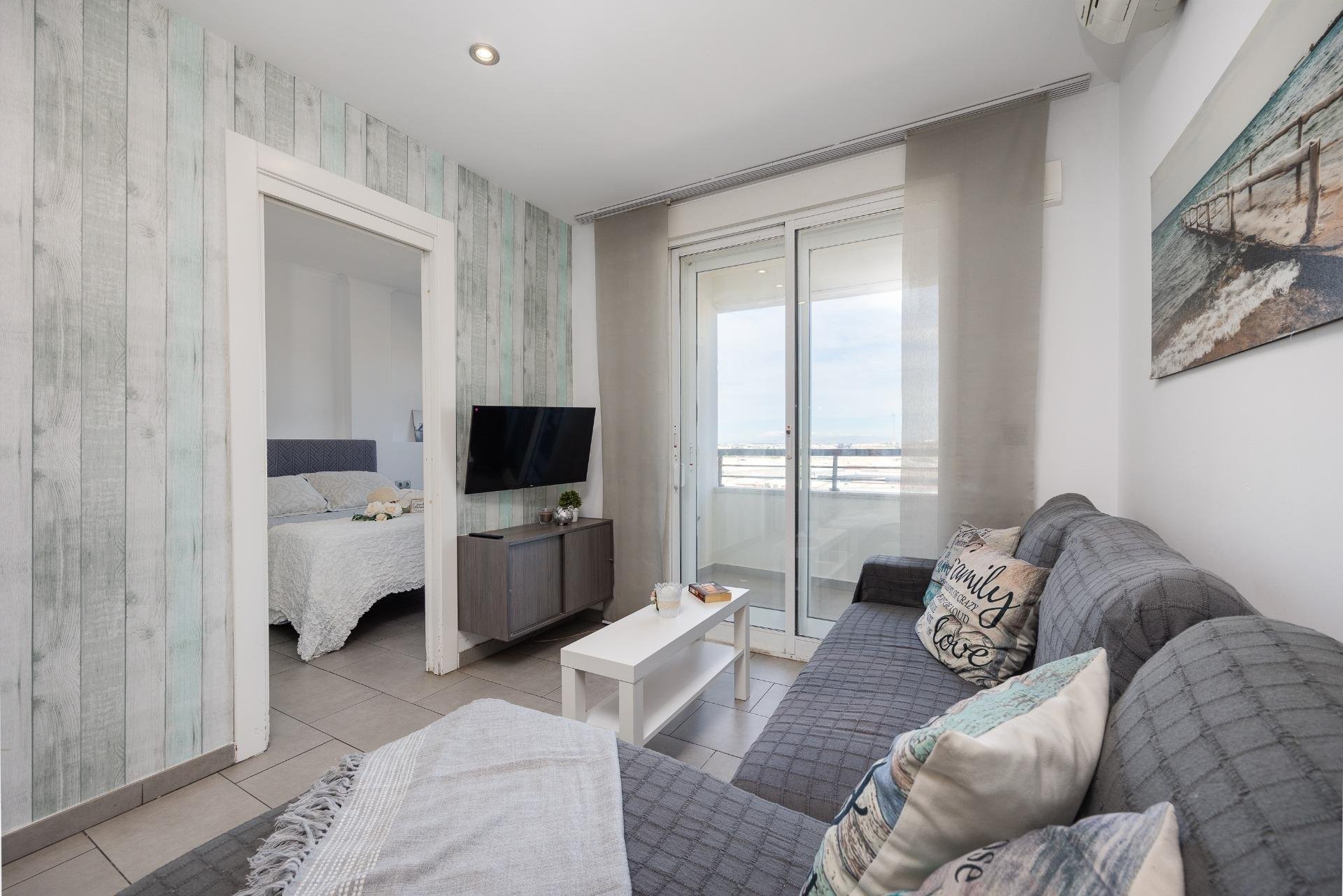 Apartamento en Torrevieja, Alicante, España 2 dormitorios, 64 m2 No. 184267