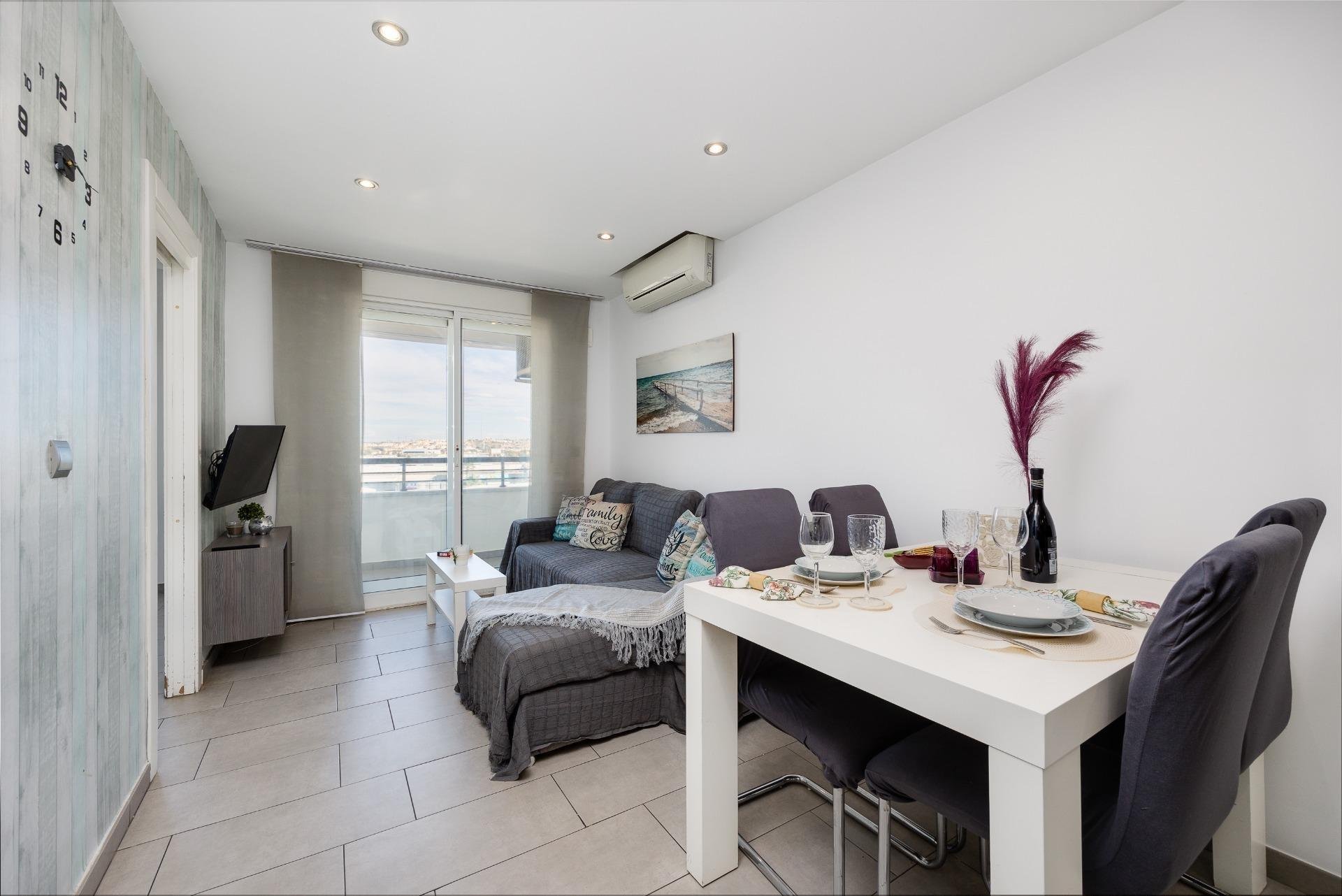 Apartamento en Torrevieja, Alicante, España 2 dormitorios, 64 m2 No. 184267
