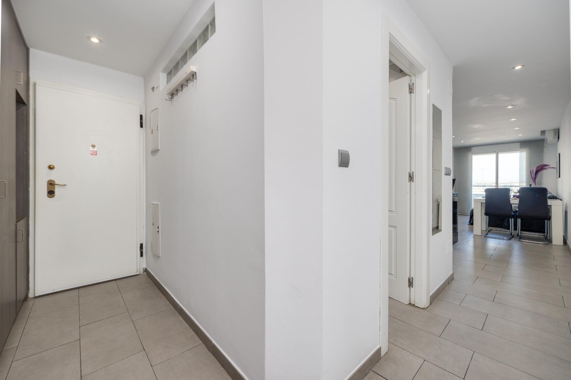 Apartamento en Torrevieja, Alicante, España 2 dormitorios, 64 m2 No. 184267
