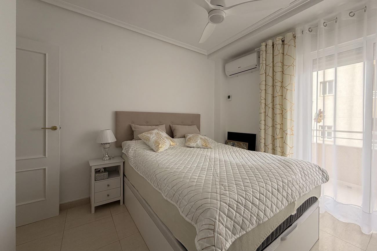 Appartamento a Torrevieja, Alicante, Spagna 3 camere da letto, 84 mq. N° 184439