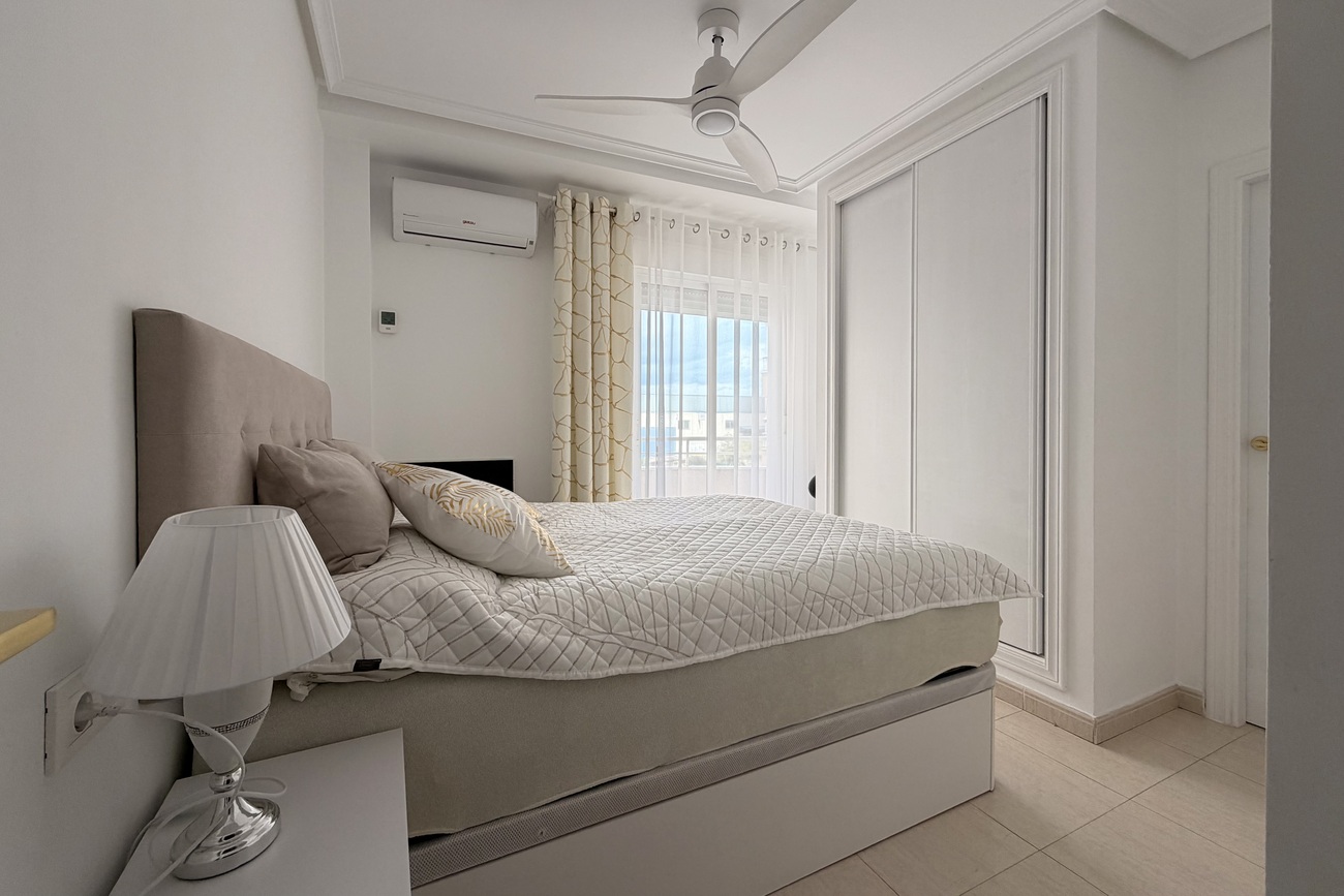 Appartamento a Torrevieja, Alicante, Spagna 3 camere da letto, 84 mq. N° 184439