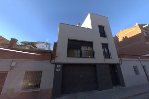 Māja Sabadell, Barcelona, Spānijā 4 istabas, 249 m2 Nr. 167741