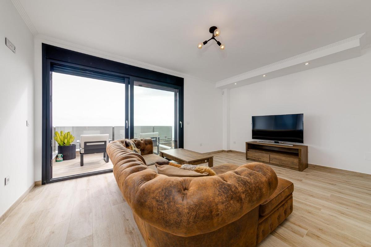 Villa a Torrevieja, Alicante, Spagna 4 camere da letto, 210 mq. N° 95984