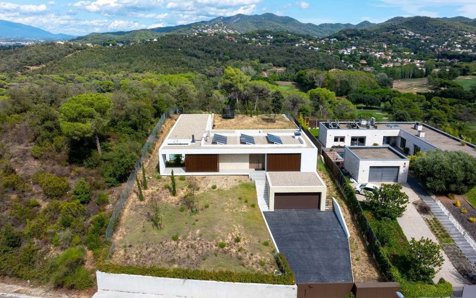 Сasa en España 4 dormitorios, 456 m2 No. 160795