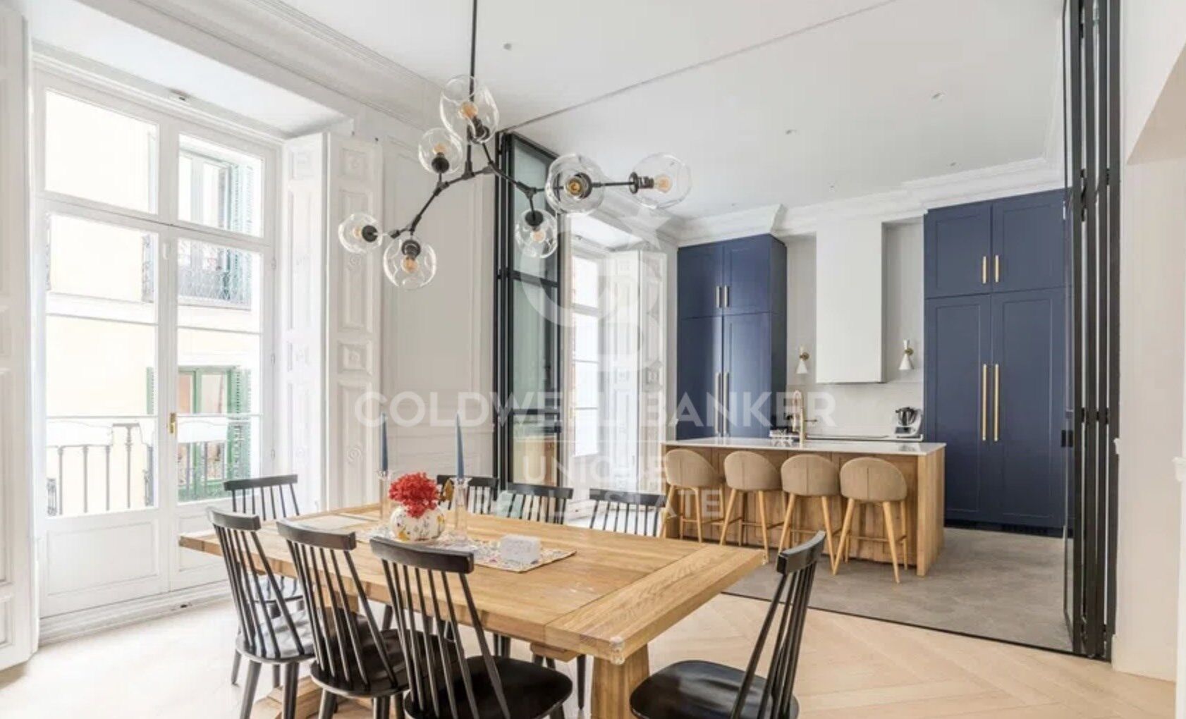 Huoneisto Madrid, Espanja 4 makuuhuonetta, 243 m2 No. 178765