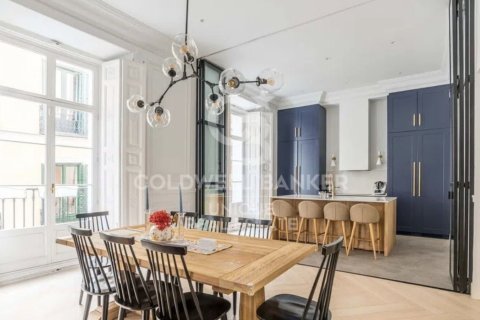 Dzīvoklis Madrid, Spānijā 4 istabas, 243 m2 Nr. 178765
