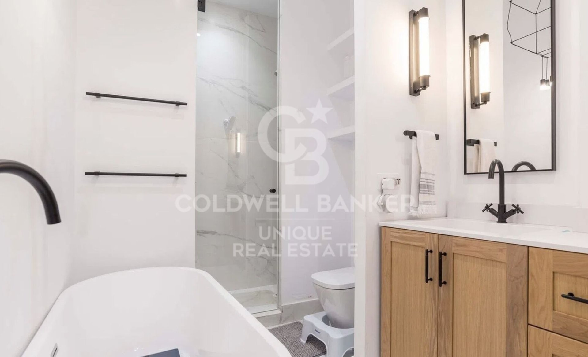 Huoneisto Madrid, Espanja 4 makuuhuonetta, 243 m2 No. 178765