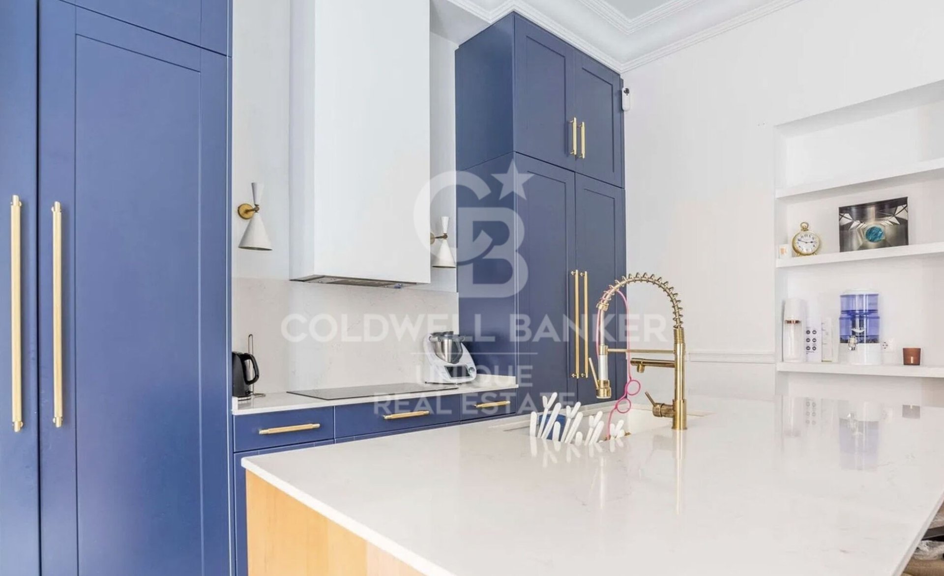 Huoneisto Madrid, Espanja 4 makuuhuonetta, 243 m2 No. 178765