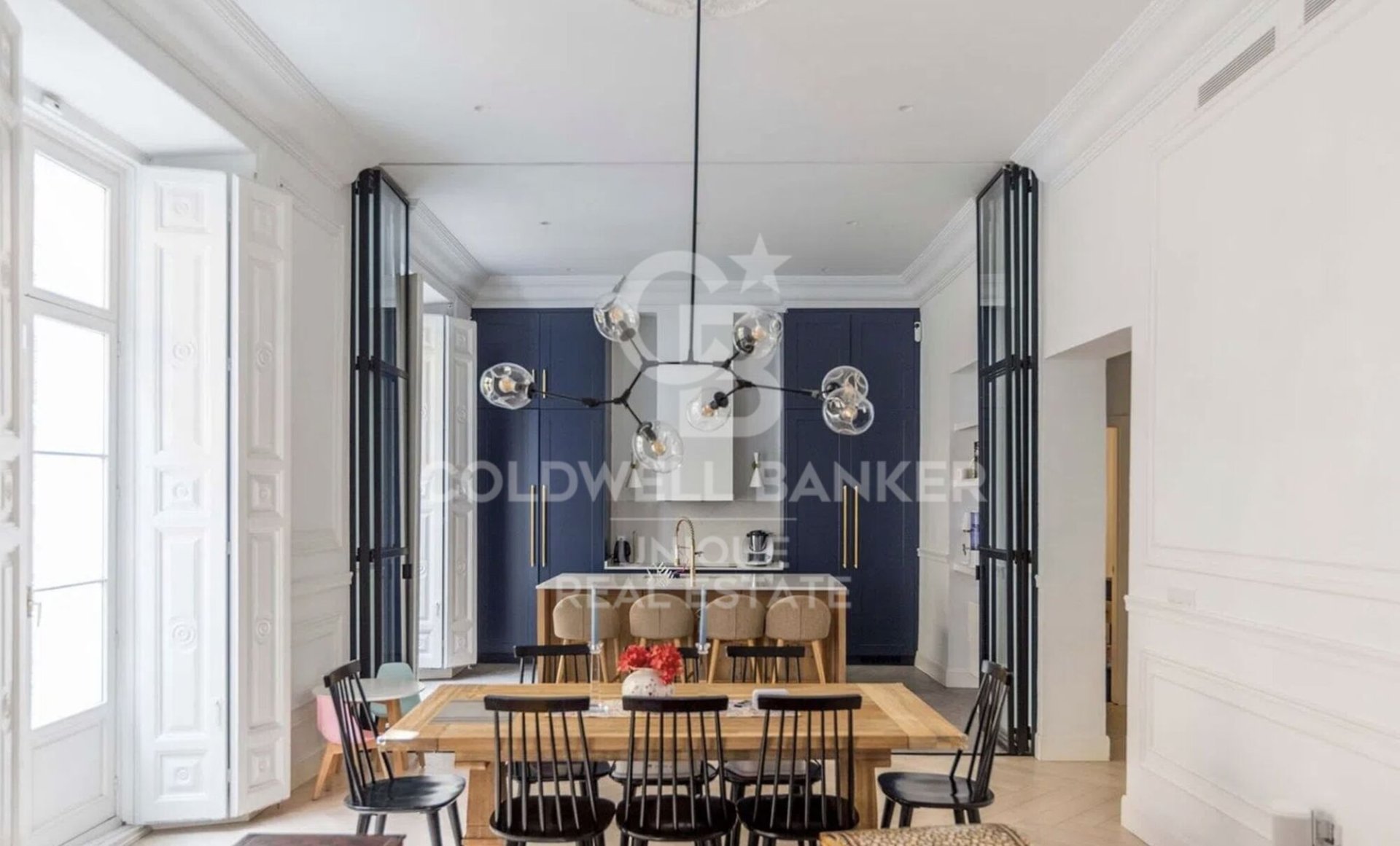Huoneisto Madrid, Espanja 4 makuuhuonetta, 243 m2 No. 178765